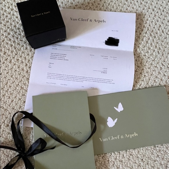 *sold*Van Cleef & Arpels Vintage Alhambra Ring 18K Yellow Gold - Picture 8 of 9